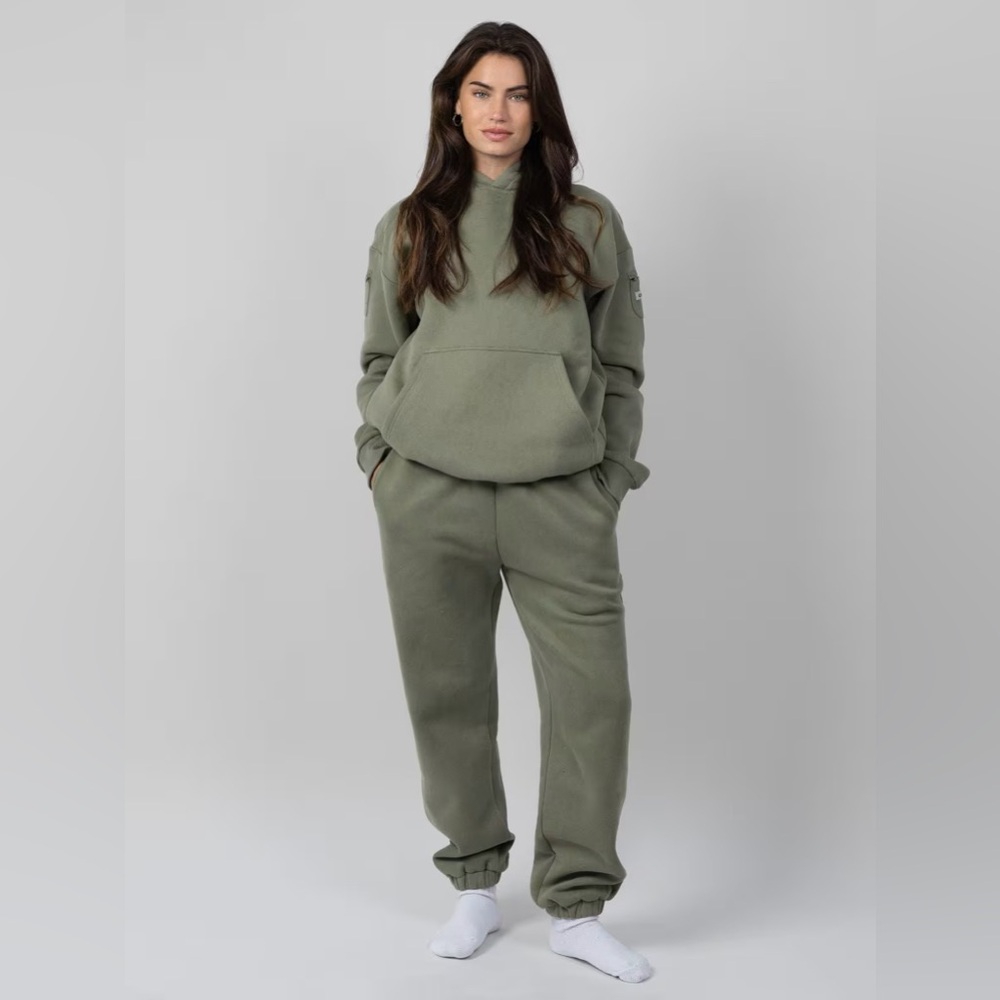 Comfrt Travel Essentials Sweatset in Moss Green (Zip Hoodie and Joggers)